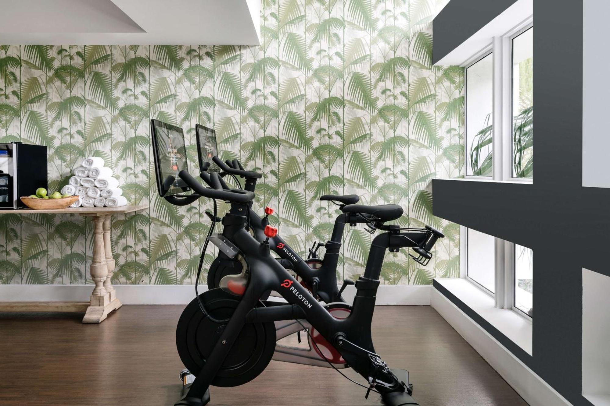 Nautilus Sonesta Маямі-Біч Екстер'єр фото Peloton stationary bike