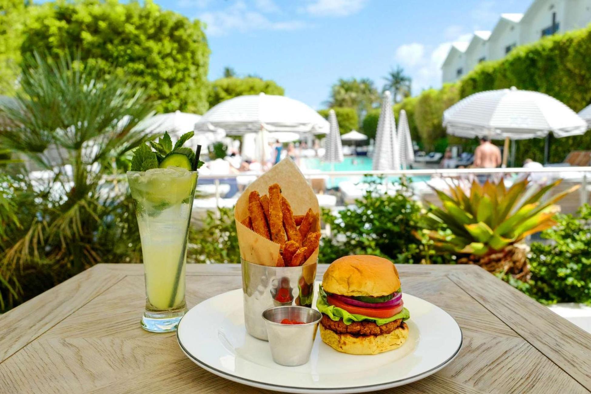 Nautilus Sonesta Маямі-Біч Екстер'єр фото A vegan burger at the Fontainebleau Hotel in Miami Beach, Florida